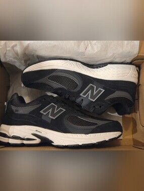 NIB New Balance 2002 Black Sneakers Size 5Y / 6.5 Women